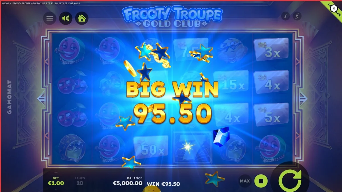 Tampilan visual mewah dari slot Frooty Troupe – Gold Club dengan simbol buah dan kartu kredit emas.